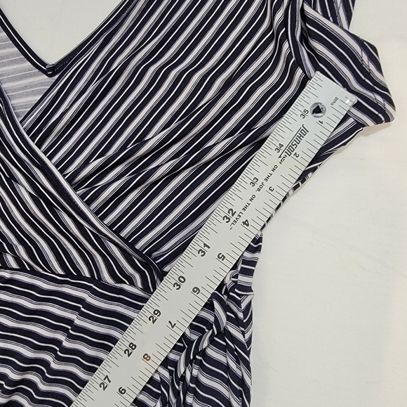 KAILEIGH FOR STITCH FIX Women's Size small navy and white faux wrap mini dress - Picture 7 of 9
